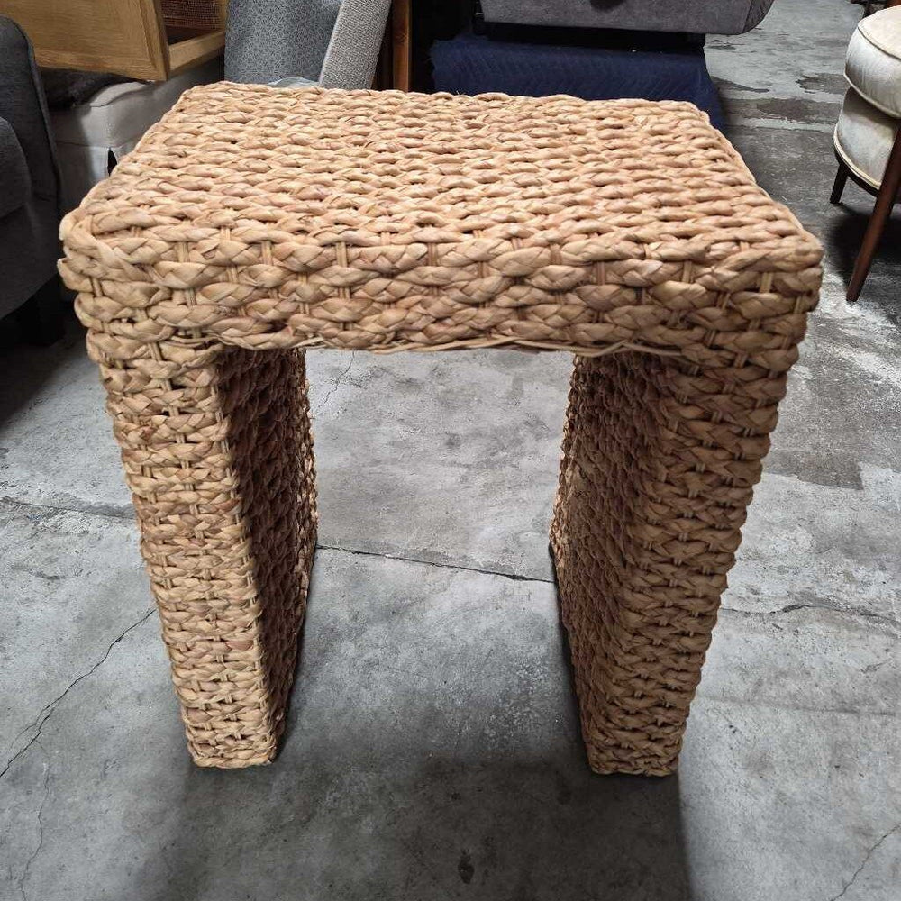 Chairs/Sofas