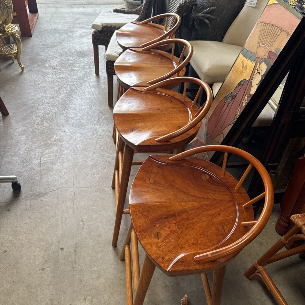 Chairs/Sofas